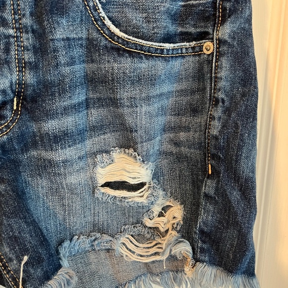 American Eagle Outfitters (AEO) destroyed denim shorts buttonfly SZ 6 - Picture 3 of 6